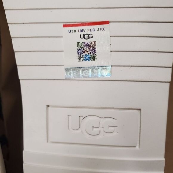 UGG Alameda Spotty Slip On - Picture 14 of 16